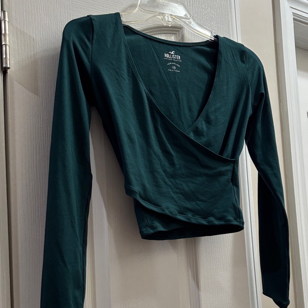 Hollister Women's Dark Green Long Sleeve Crop Top